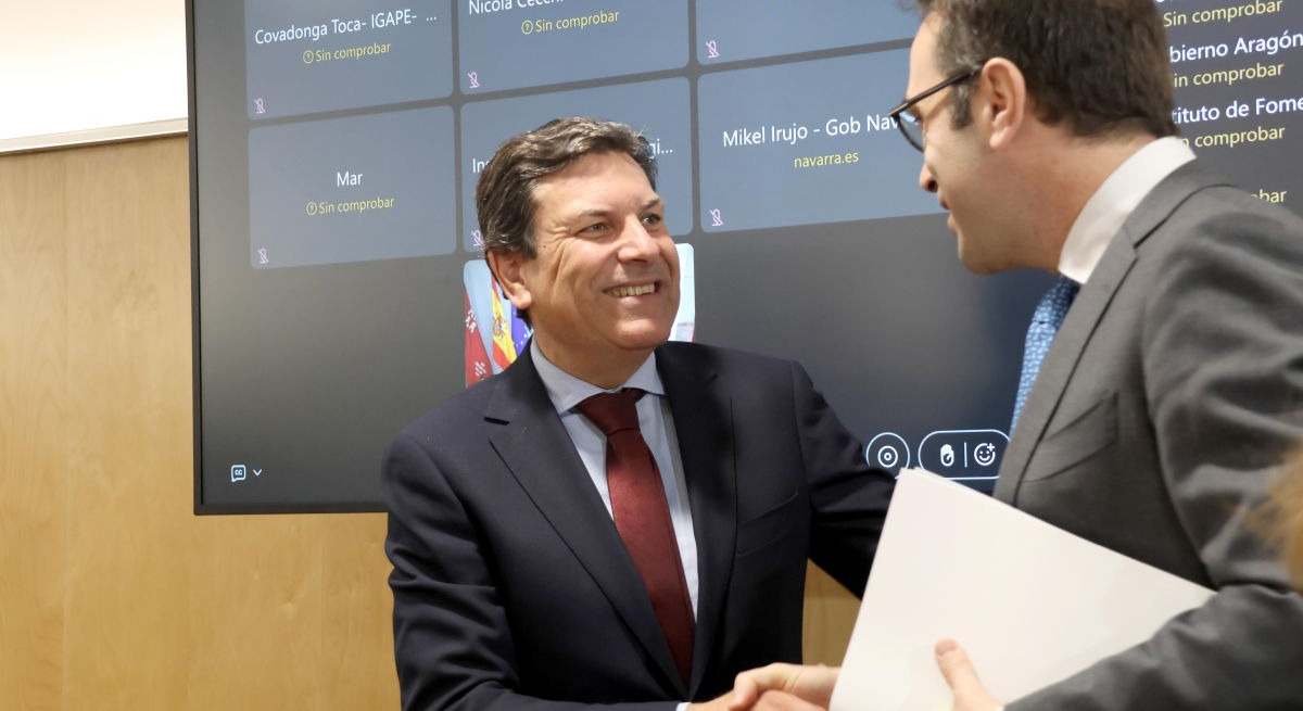 Carlos Fernández Carriedo, consejero de Economía de CyL, con el ministro Carlos Cuerpo