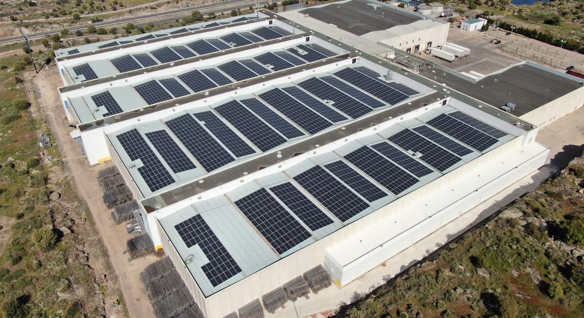 Placas-solares-en-la-cubierta-de-la-fabrica-de-Campofrio-2.jpg