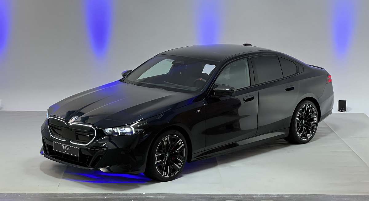 P90508151_highRes_bmw-5-series-g60-sta.jpg