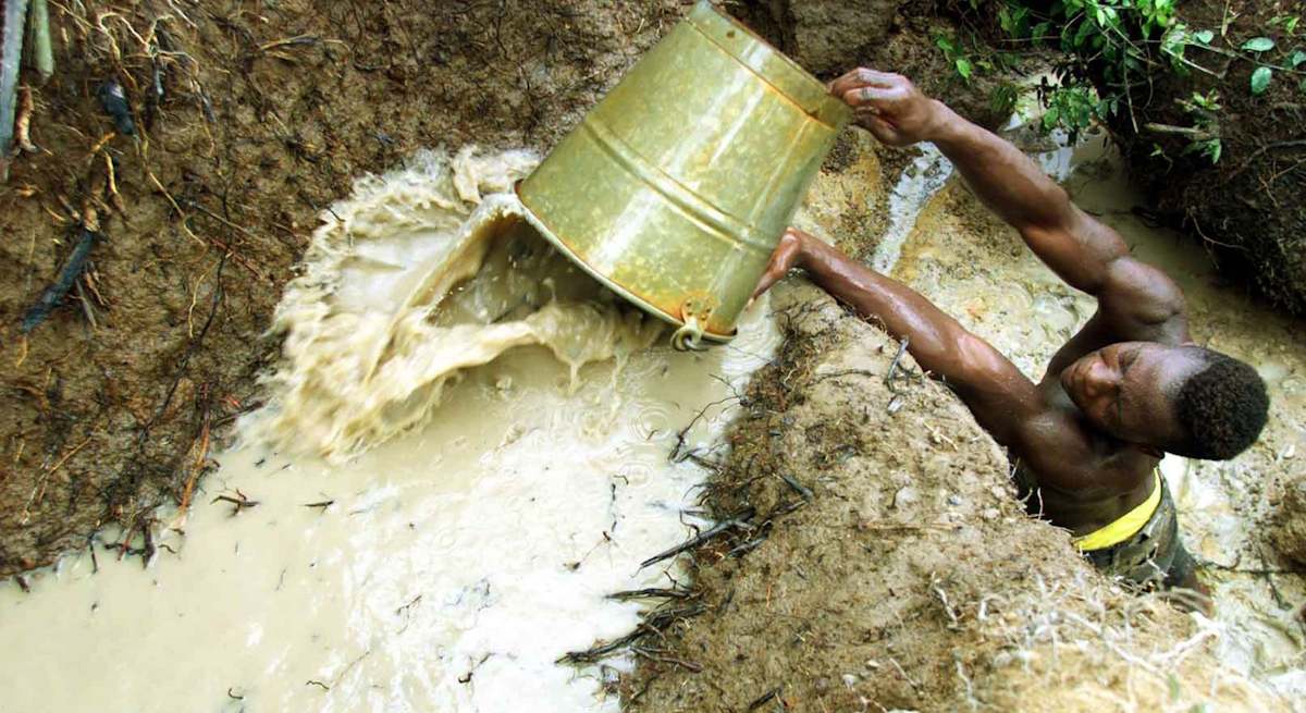 1200-x-655-Trabajador-extranjero-en-su-puesto-de-trabajo-peligroso.jpg
