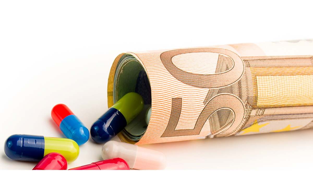 DINERO-MEDICAMENTOS.jpg