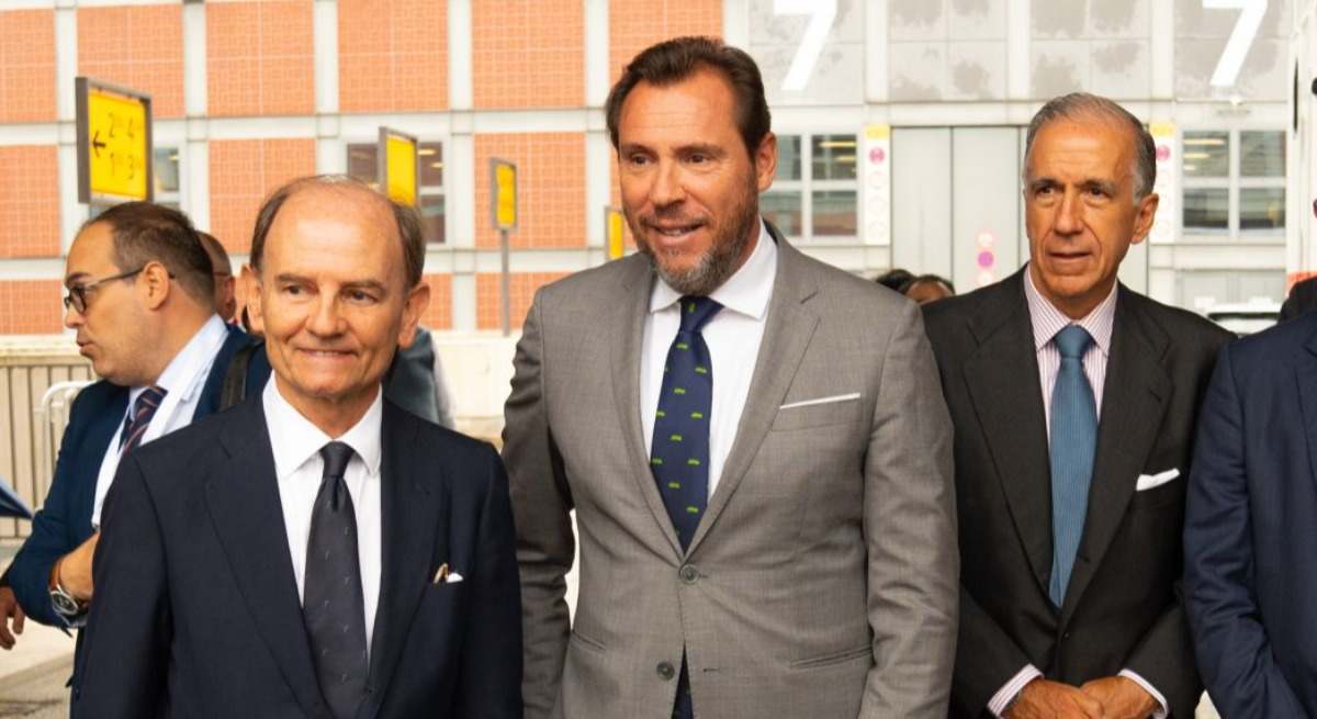 El presidente de Talgo, Carlos de Palacio, junto al ministro de Transportes, Óscar Puente, y el CEO de Talgo, Gonzalo Urquijo.