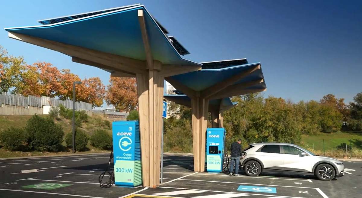 Punto de carga para vehículos electrificados de Moeve. / Moeve