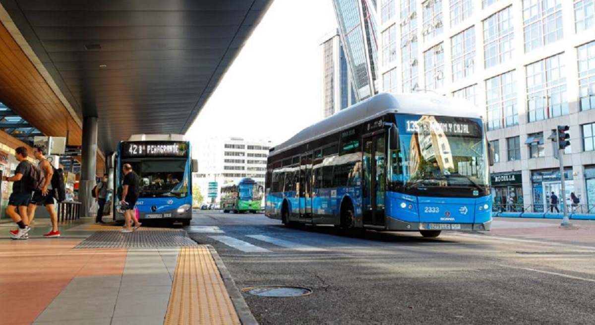 Autobus-en-Plaza-Castilla-Madrid-EFE.jpg