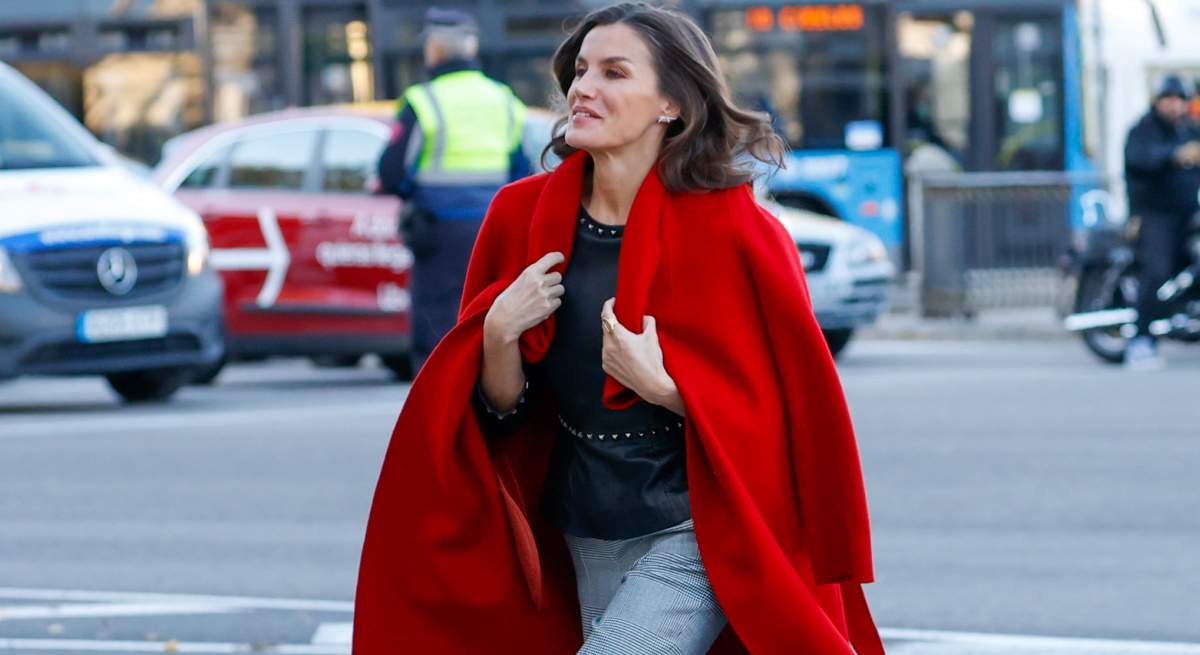 letizia-abrigo-capa-rojo-1200.jpg