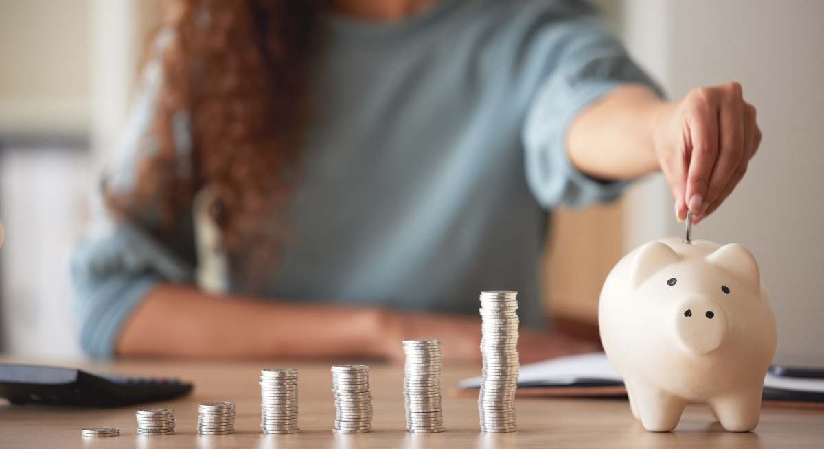 mujer-joven-dinero-1.jpg