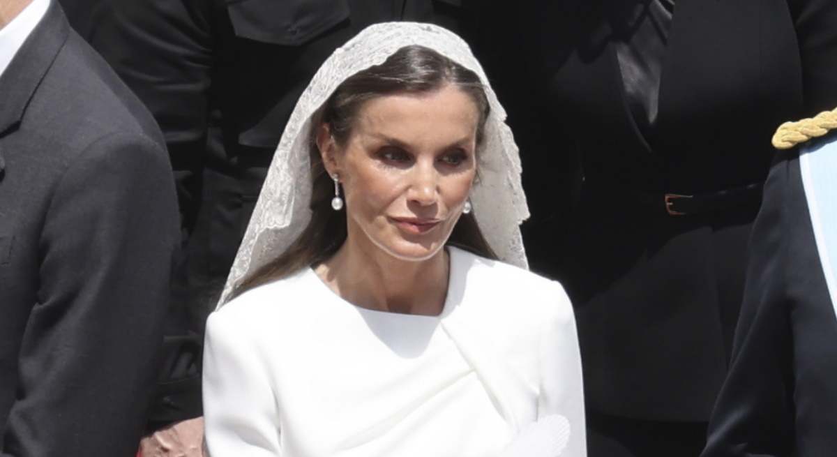Letizia mantilla Papa León XIV 
