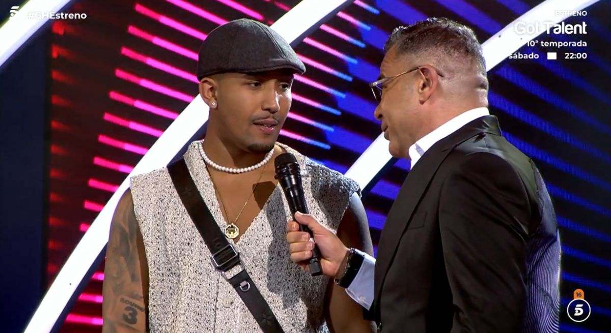 El boxeador Adrián hablando con Jorge Javier