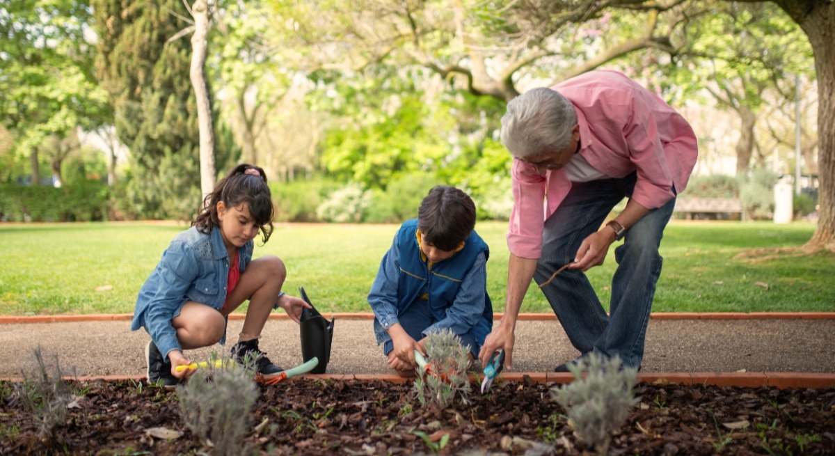 Cada vez más familias acuden a los abuelos por el precio de los campamentos.