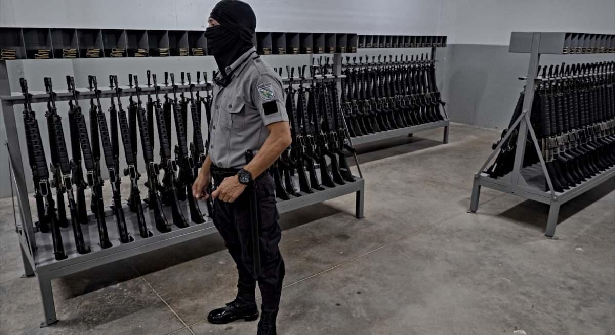 Imagen de archivo de un guardia de la CECOT de El Salvador / EP