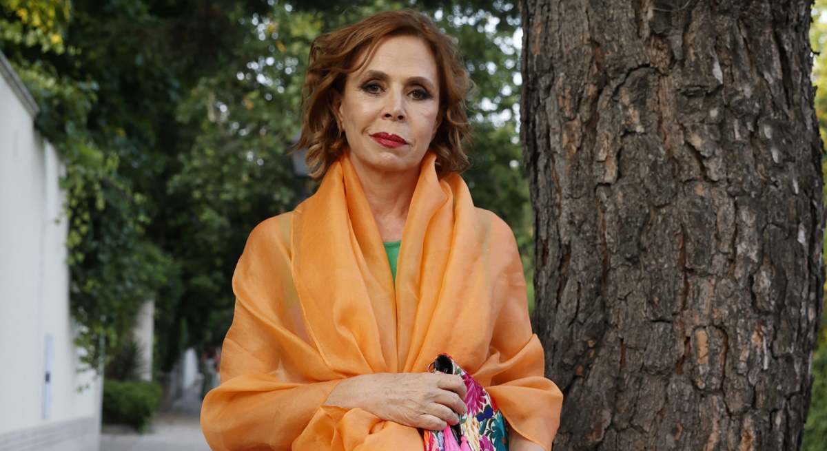 AGATHA-1200.jpg