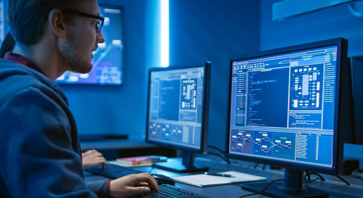 informatico-programando-istock.jpg