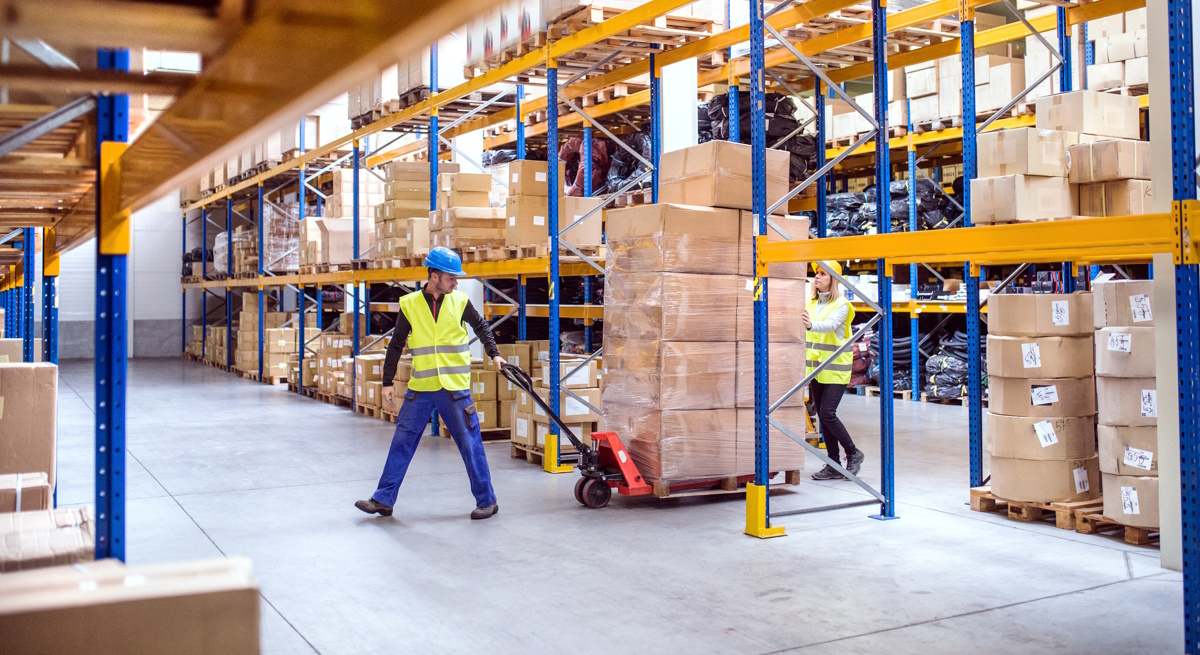 trabajadores-almacen-dreamstime-1200x655.jpg
