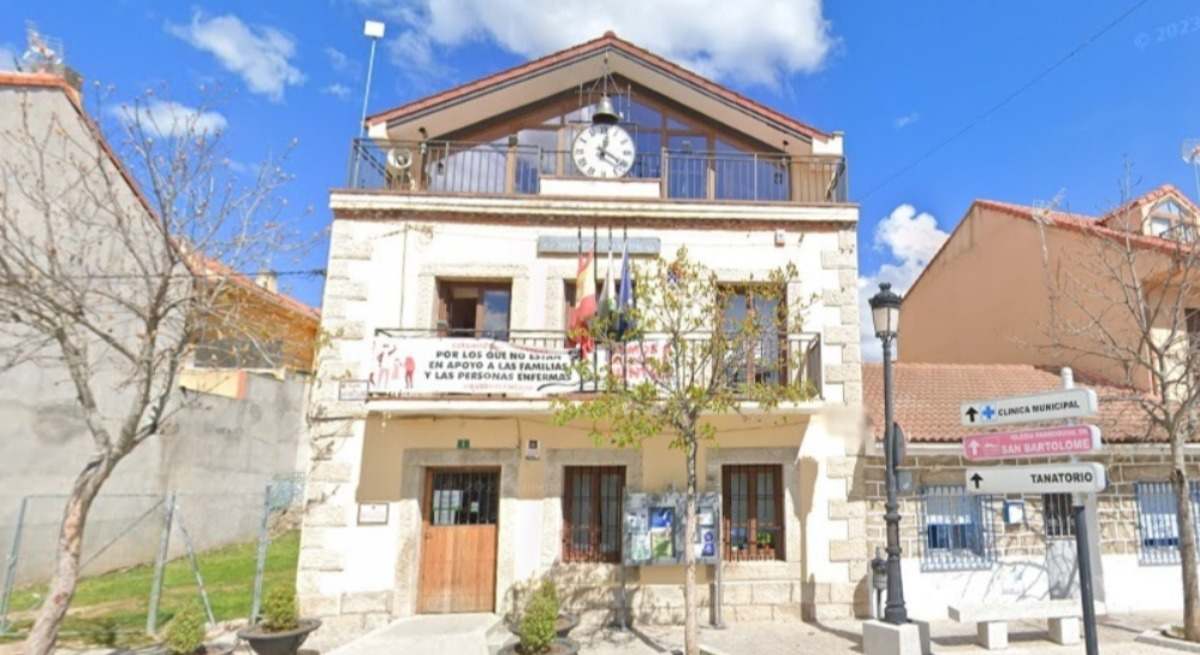Casa Consistorial de Navalafuente.