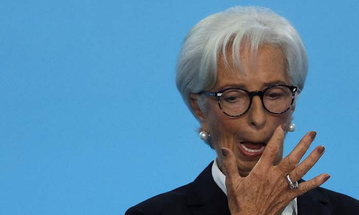christine-lagarde-presidenta-bce-tocandose-cara-27octubre2022-nueva-subida-tipos-cambios-tltro-reuters-1200x655.jpg