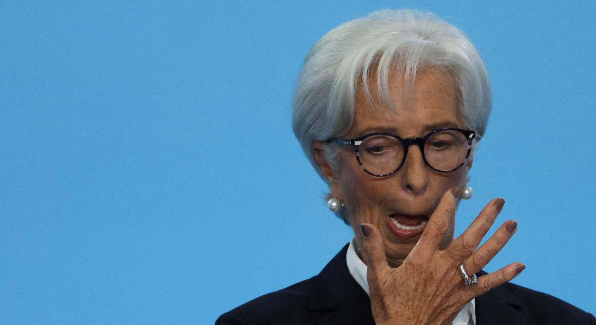 christine-lagarde-presidenta-bce-tocandose-cara-27octubre2022-nueva-subida-tipos-cambios-tltro-reuters-1200x655.jpg
