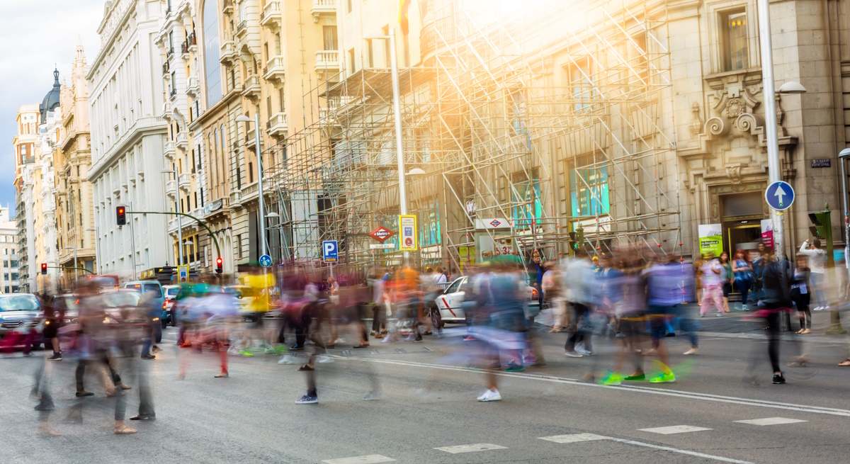 GENTE-CALLE-MADRID-istock.jpg