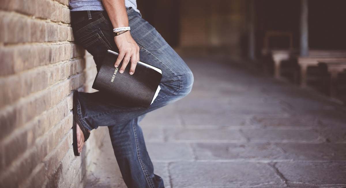 adulto-biblia.jpg