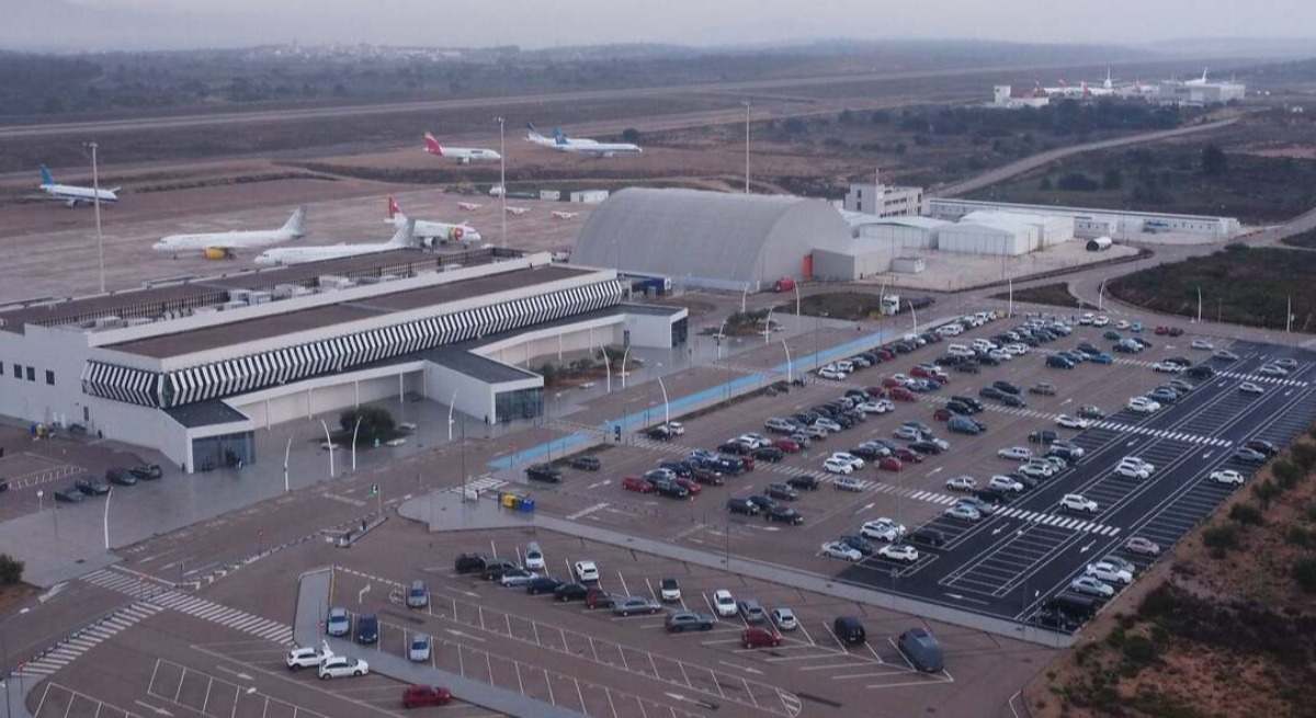 El aeropuerto de Castellón y su parking.