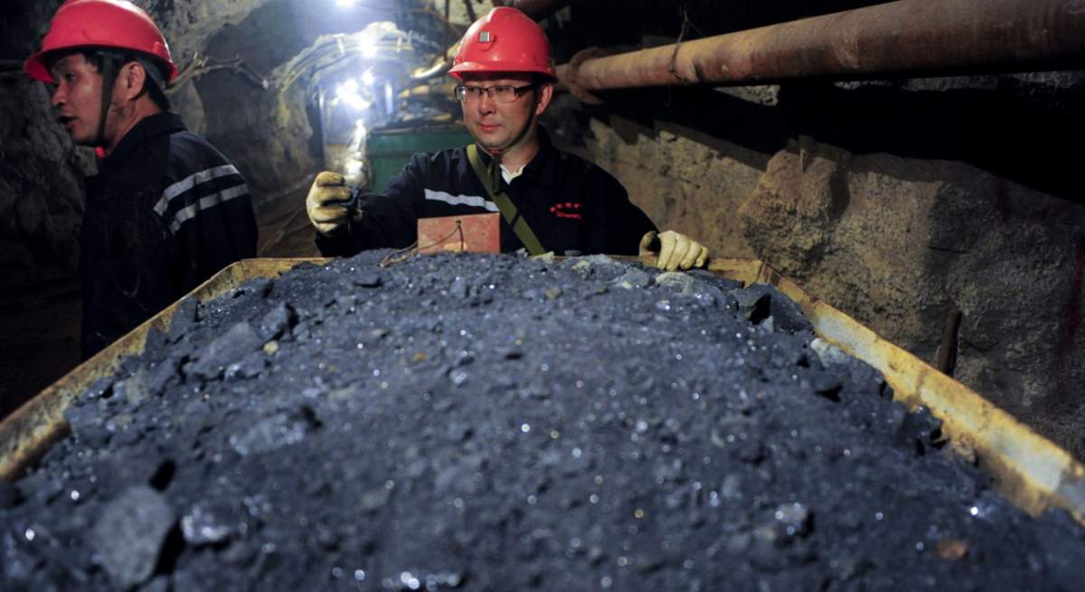 mineros-trabajando-en-mina-China-Bbg.jpg