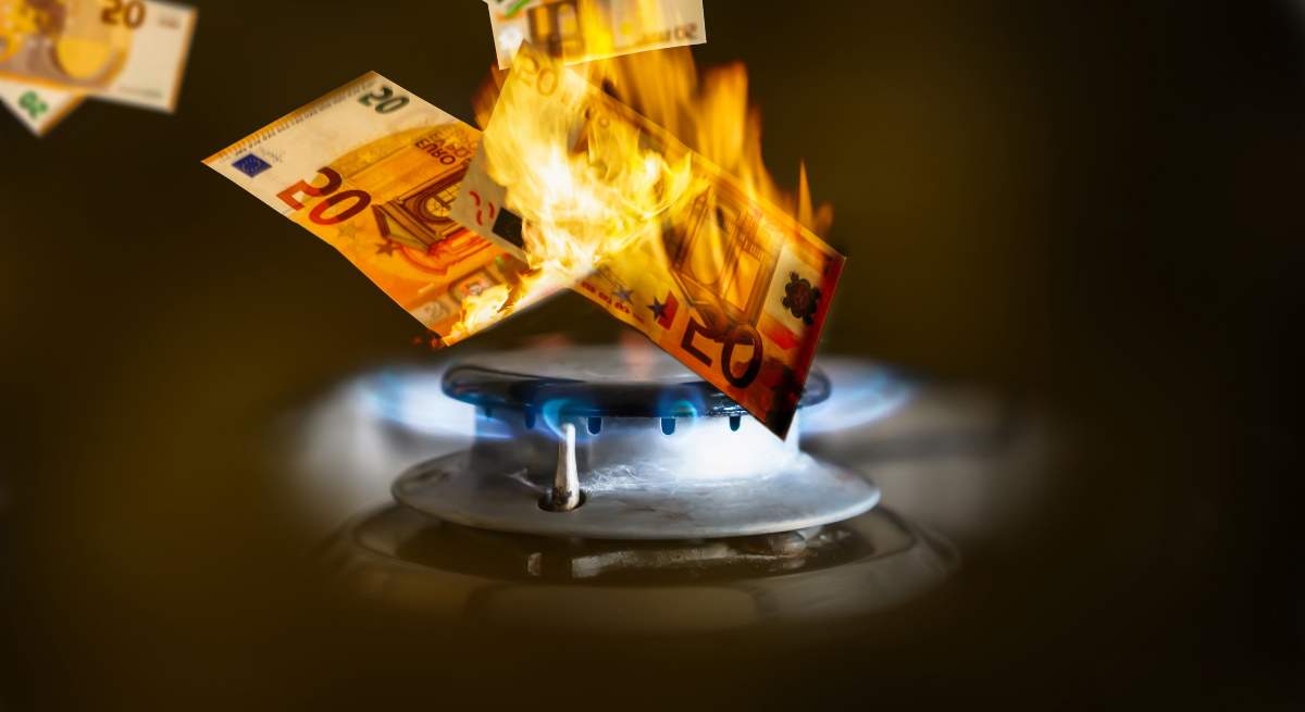 billetes-euro-ardiendo-subida-precios-inflacion-istock-1200x655.jpg