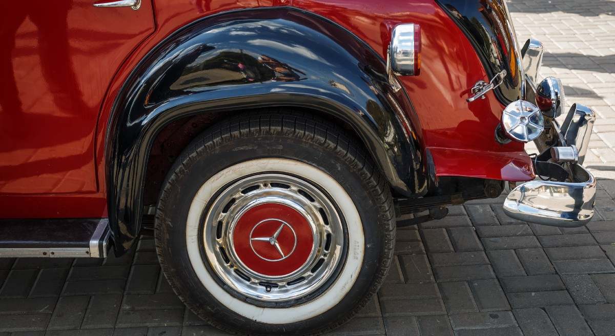 mercedes-coche-antiguo-istock.jpg