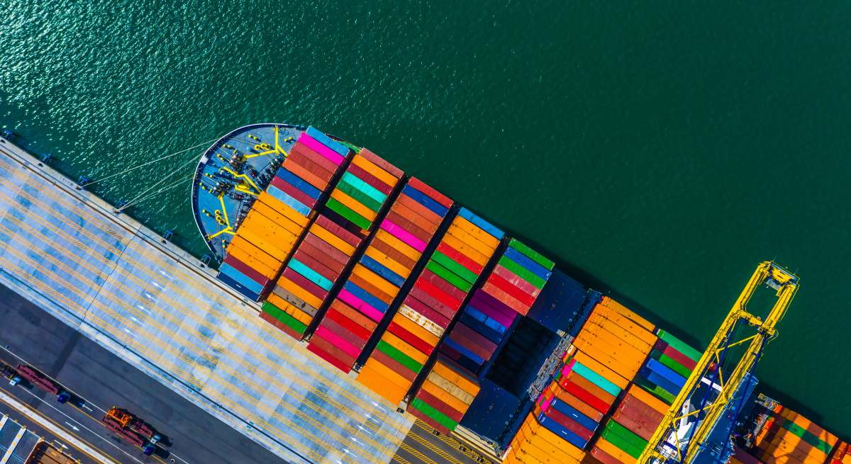 barco-carga-puerto-contenedores-istock.jpg