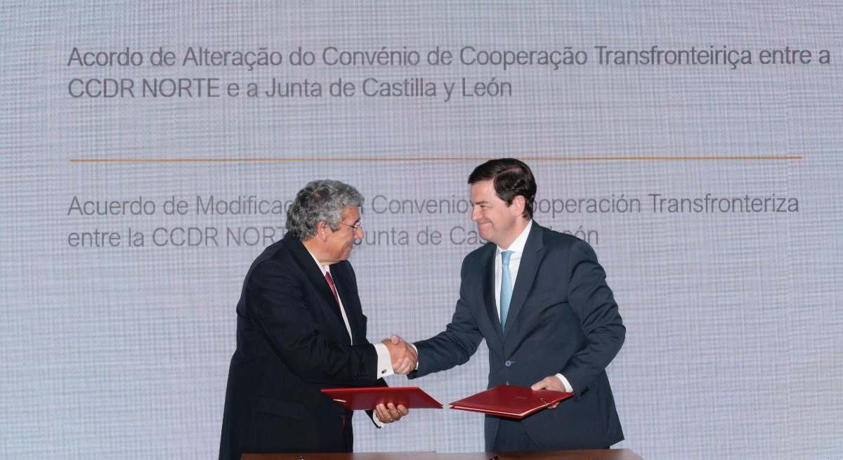 Mañueco y el presidente de la Comisión de Coordinación y Desarrollo Regional del Norte de Portugal, Antonio Cunha,