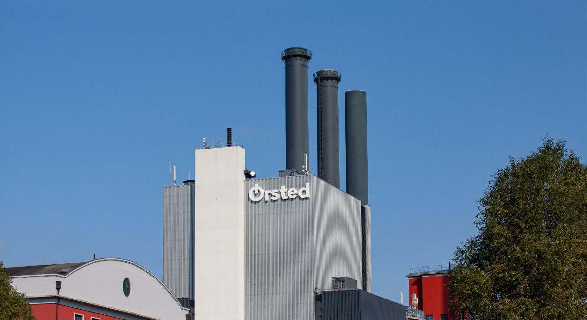orsted-logotipo-en-una-planta-factoria-en-copenhague-foto-Alamy-1200.jpg