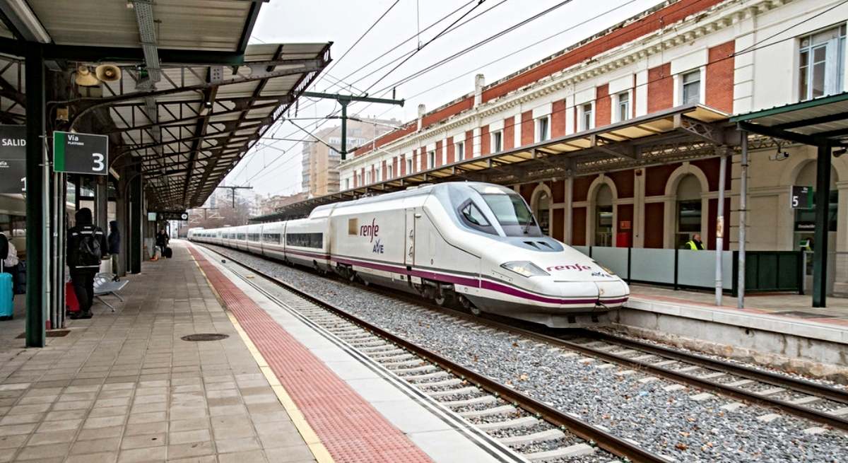 Un tren en la estación de Palencia