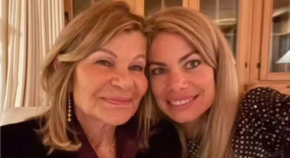 Carla Goyanes Cari Lapique 