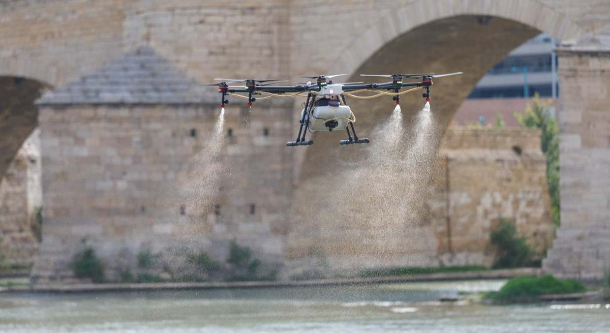 Drones fumigando el Ebro