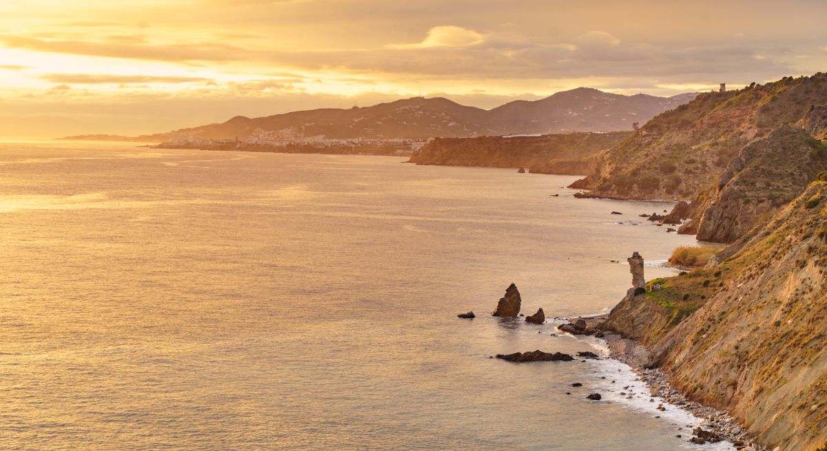 Puesta de sol en una de las playas de Málaga