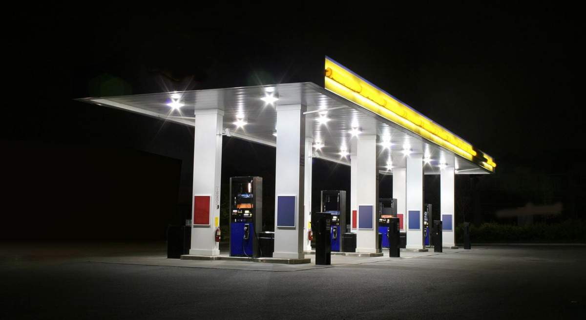 gas-station-g0dce77e9c_1280-1.jpg