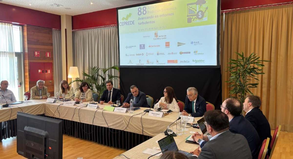El consejero de Economía y Hacienda, Carlos Fernández Carriedo, participa en la 88 Junta Semestral de Predicción Económica, organizada por CEPREDE