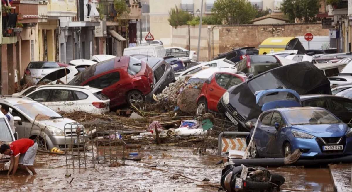 Coches destrozados por la DANA.