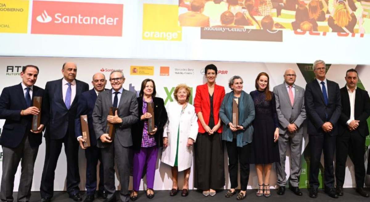 Foto de familia de los galardonados en los premios Autónomo del Año 24.