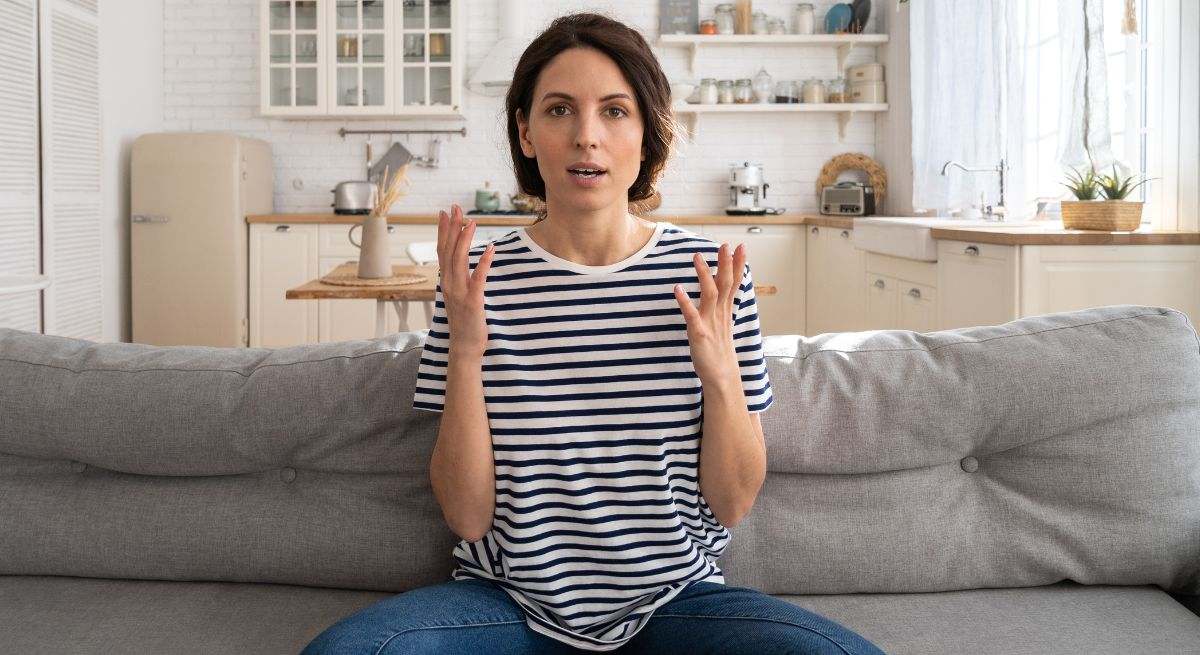 Qué significa hablar contigo mismo en voz alta, según la psicología