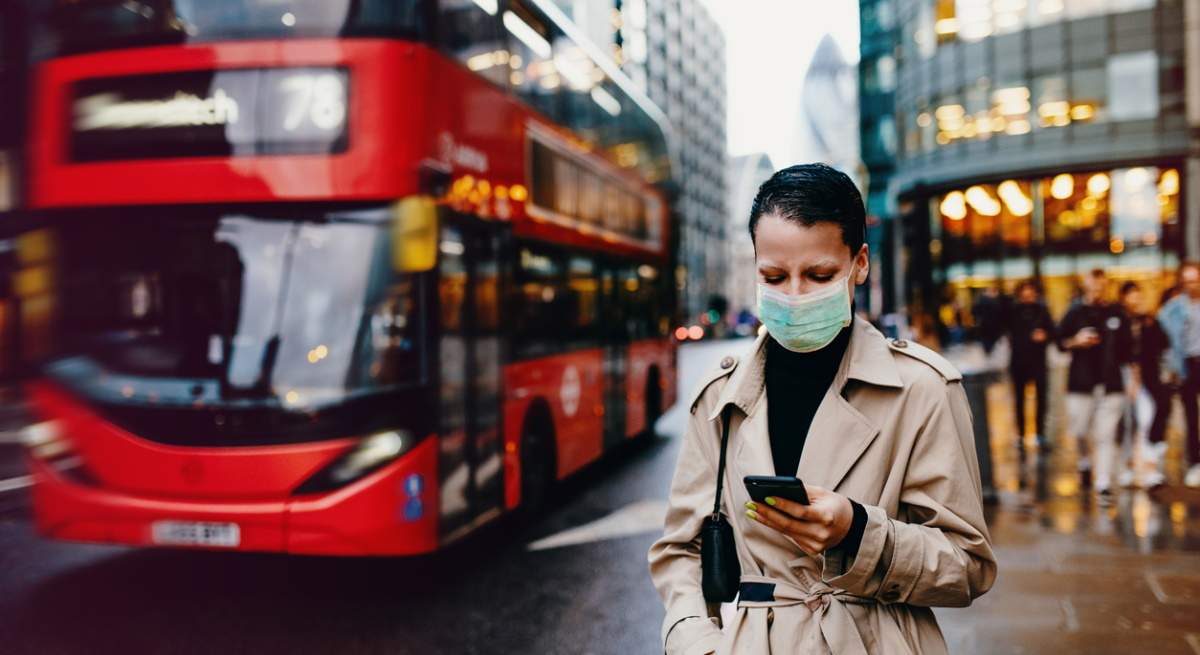 reino-unido-mascarilla-bus-istock.jpg