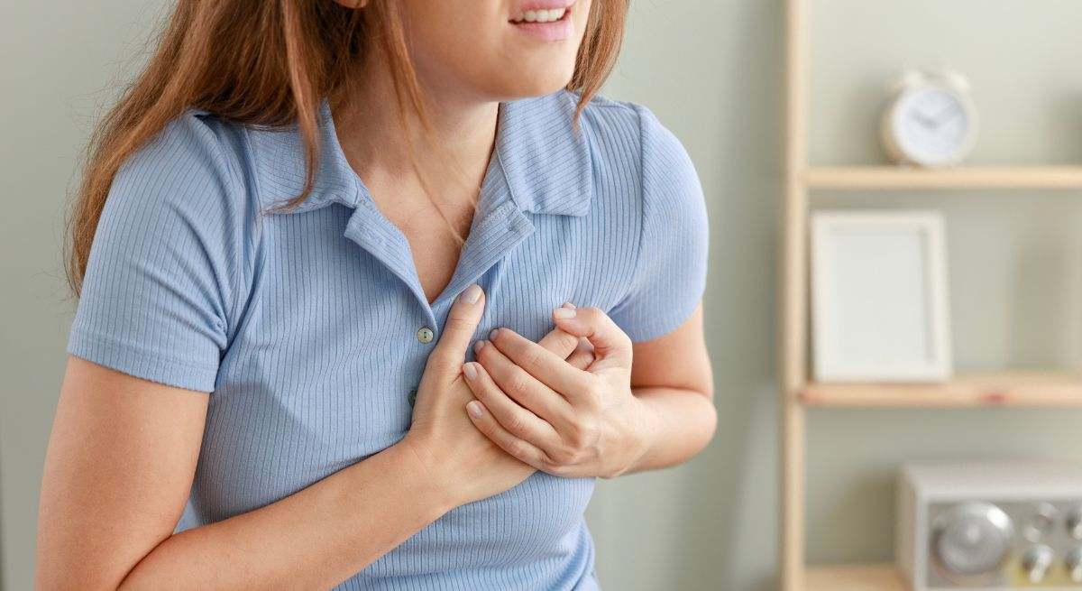 Una persona está sufriendo un infarto ante la cámara