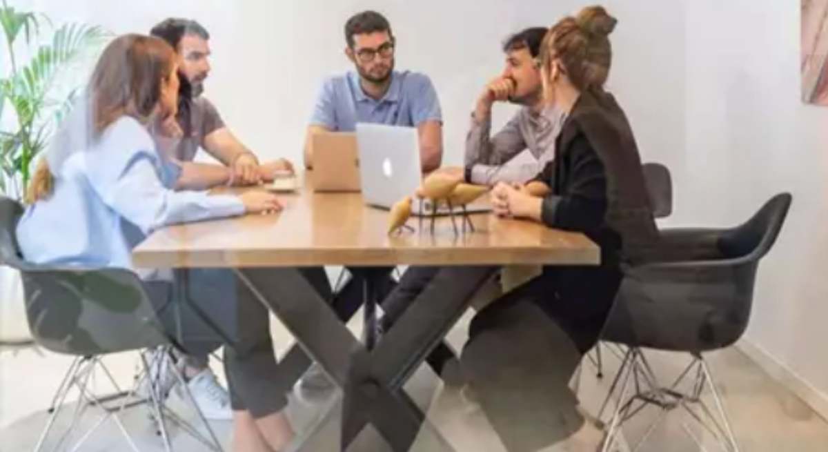Reunión para valorar la estrategia / EP
