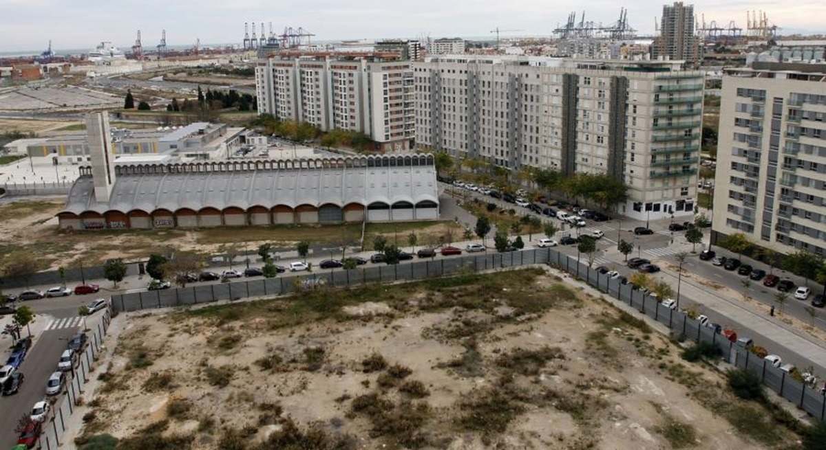 Solar en que se edificará la nueva sede de la AEAT en Valencia.