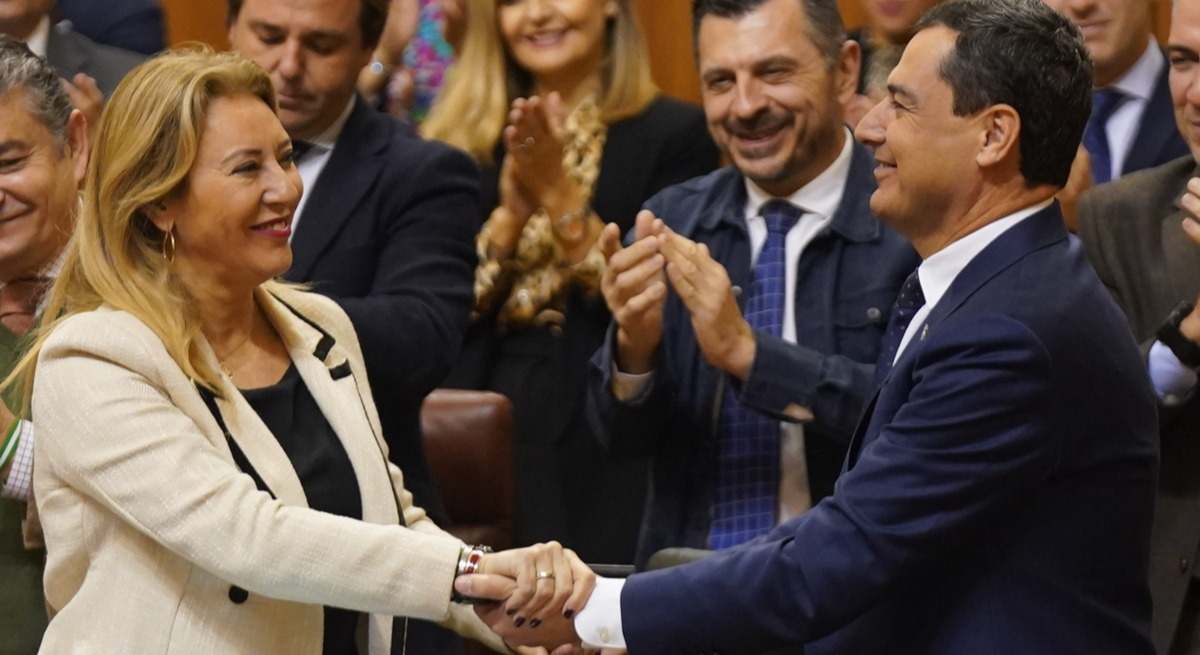 Juanma Moreno y Carolina España tras la aprobación de los presupuestos de 2022.
