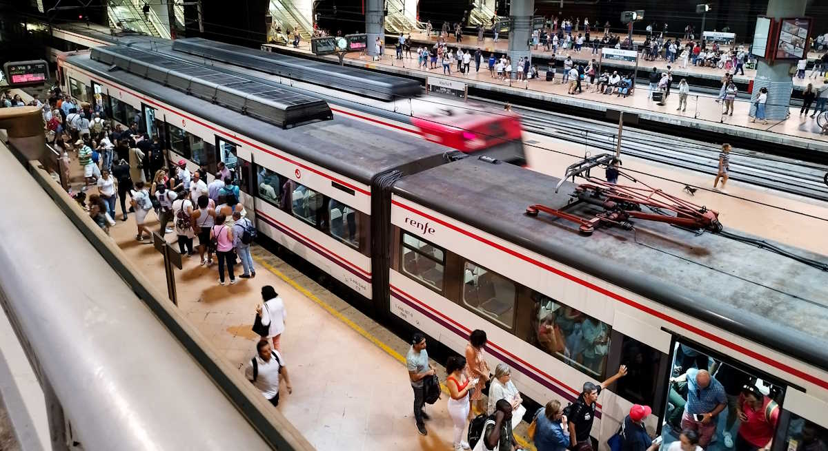 Tren de Cercanías en la estación de Atocha