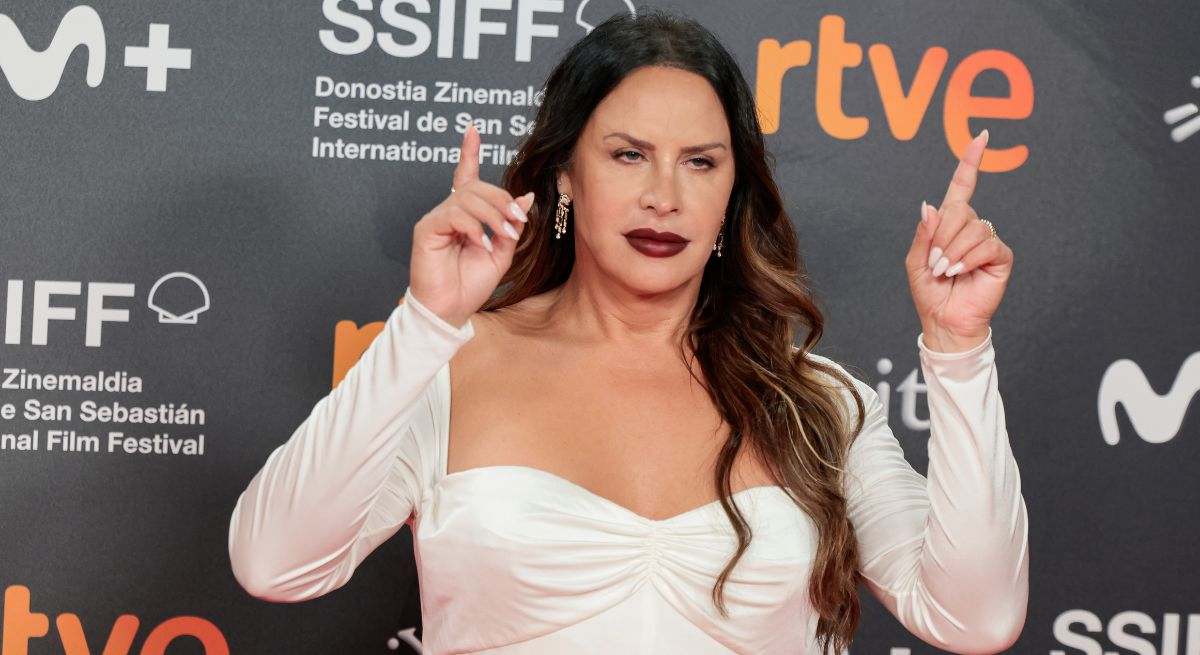 La actriz Karla Sofía Gascón en un photocall