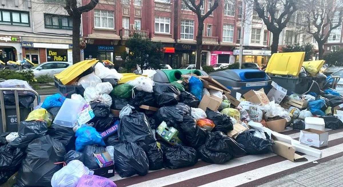 Estado de las calles de A Coruña por la huelga de trabajadores de la recogida de basura..