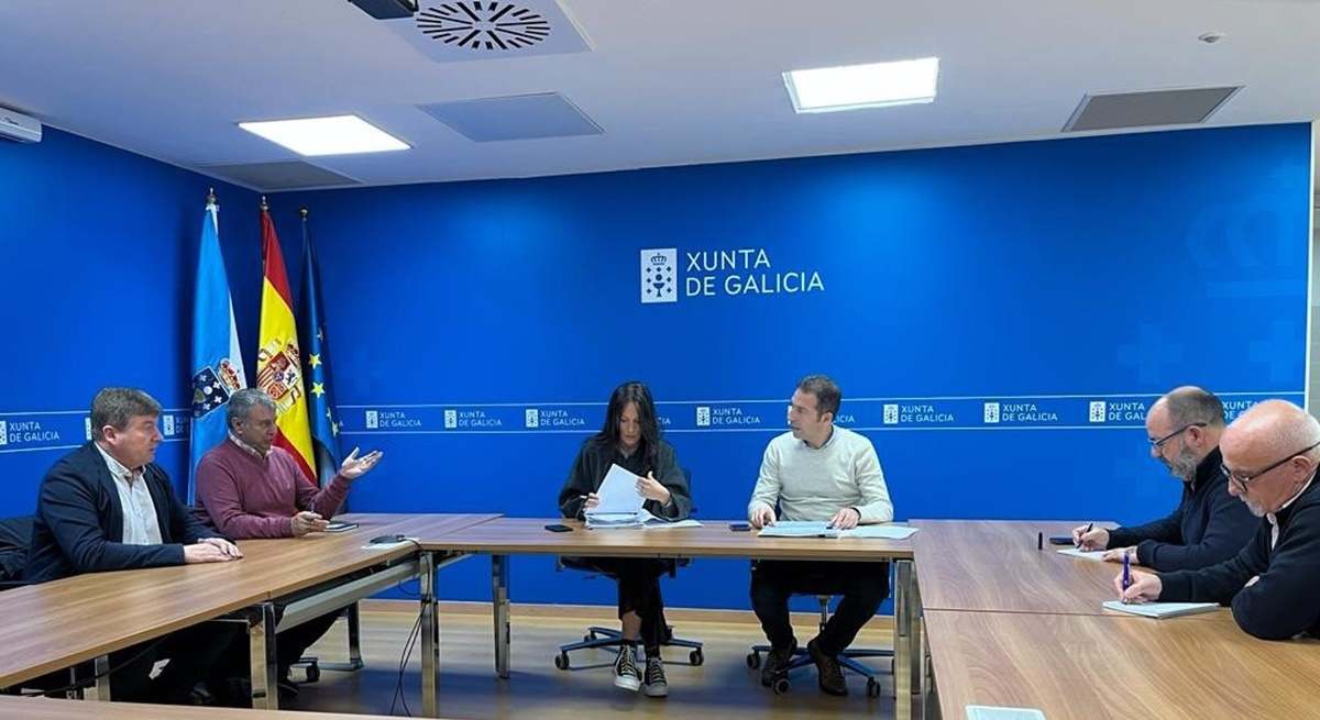Tercera reunión del conselleiro de Pesca, Alfonso Villares, con el sector del marisqueo ante las pérdidas  por las lluvias.