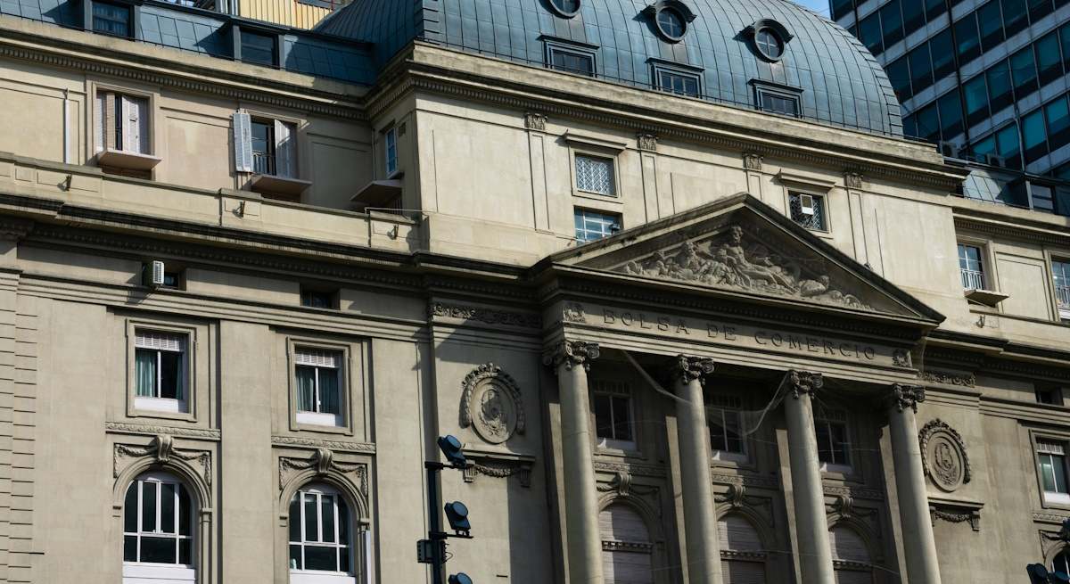 bolsa-buenos-aires-dreamstime-1200x655.jpg