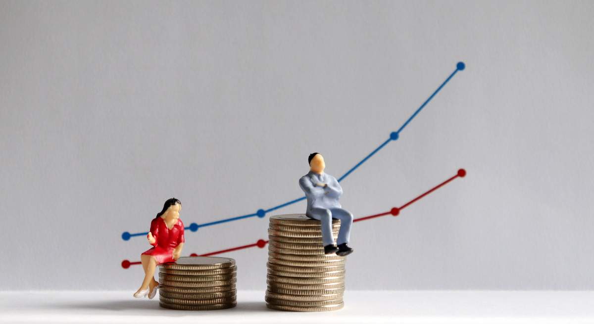 brecha-salarial-mujeres-hombres-desigualdad-munecos-monedas-istock-1200x655.jpg