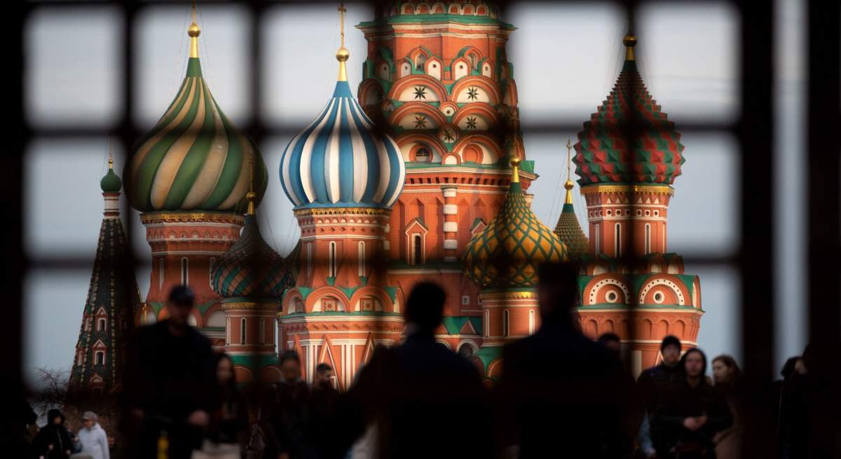 kremlin-verja-blumber-1200x655.jpg